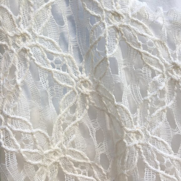 White Lace Flowy Tank by 'Ya Los Angeles' - Picture 3 of 4